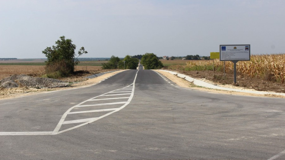 След 40 години ремонтираха 19 км третокласен път | StandartNews.com