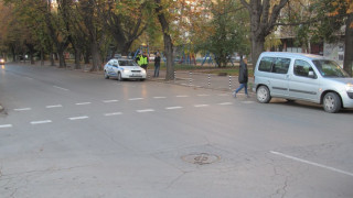 Кола блъсна 12-годишно дете на пешеходна пътека