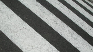Блъснаха двама на пешеходни пътеки в Русе