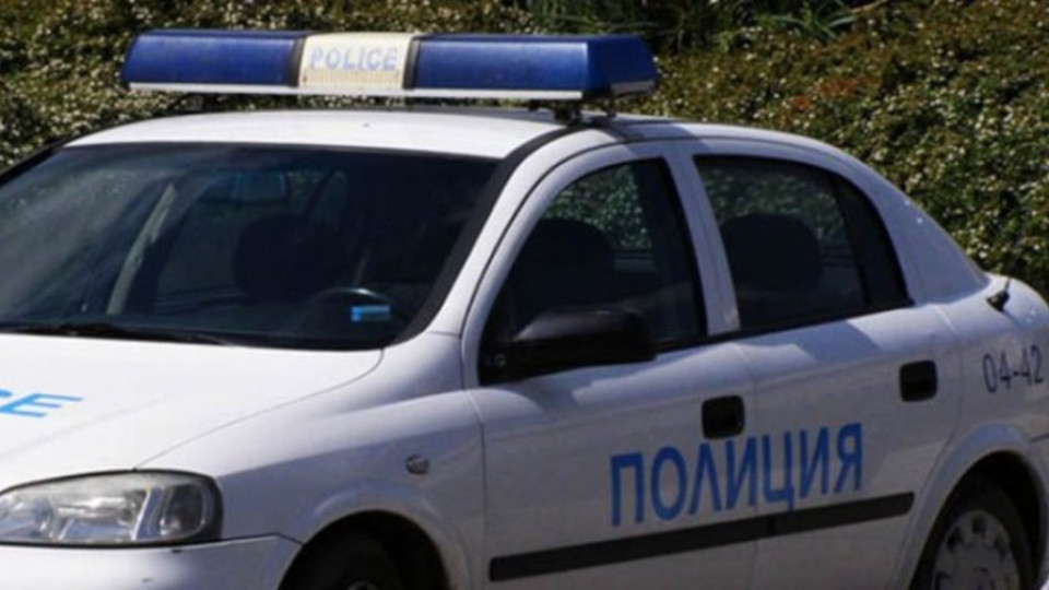 Неизвестни стреляха по кола в Пловдив | StandartNews.com