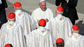 Папа Франциск при комшиите през ноември