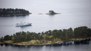 Швеция търси втора подводница, руски самолет раздразни НАТО