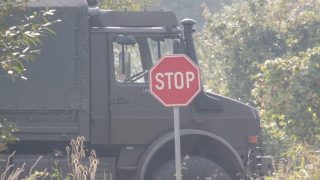 Военни продължават да разчистват завод „Миджур"