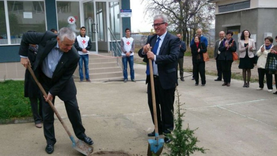 Христо Григоров връчи златен медал на БЧК-Кърджали по случай 100-годишния юбилей | StandartNews.com