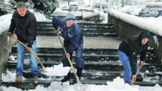Половин Сърбия в преспи и без ток 