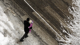 България побеля, снегорини почистват пътищата 