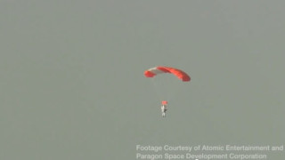ВИДЕО: Шеф в Google счупи рекорд за скок с парашут