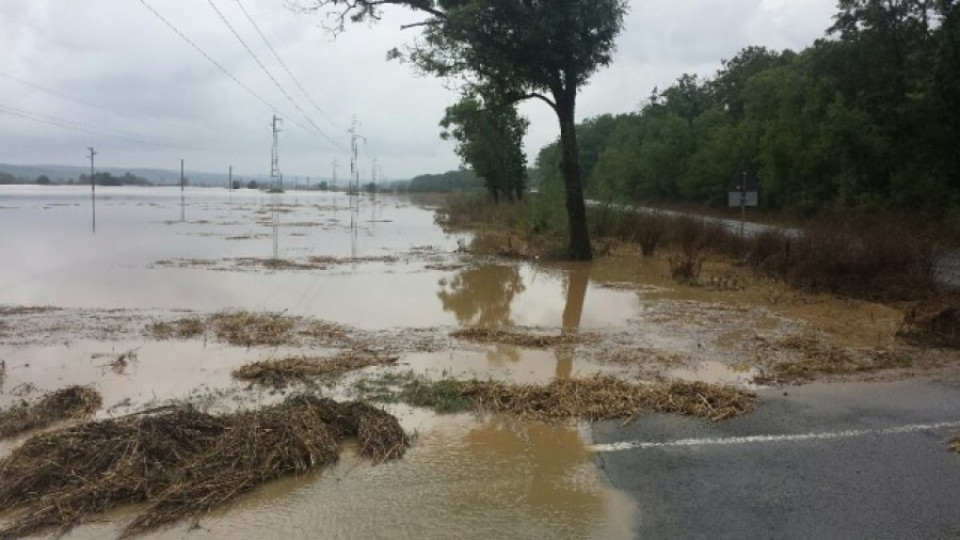 Велека потопи пътя Ахтопол – Синеморец | StandartNews.com