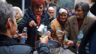 Две села празнуваха Димитровден на сняг