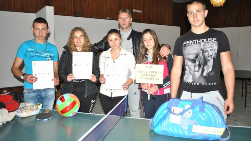 Ученици играха тенис на маса за 102 г. свобода | StandartNews.com