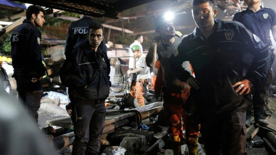 Над 20 работници са блокирани в срутена мина в Турция | StandartNews.com
