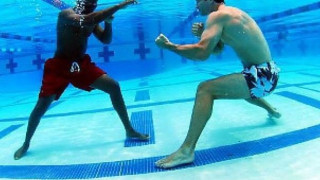 Кличко тренира под вода за Кобрата
