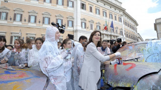 Шефката на италианския парламент рисува с БГ художници