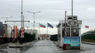 С 10 000 евро в джобовете: 32 митничари с белезници