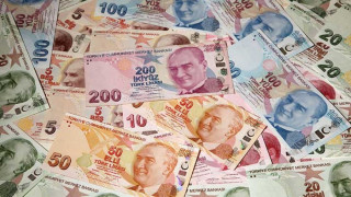 Клиент на бензиностанция плаща с 600 фалшиви турски лири