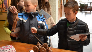 Подредиха древни играчки в музей