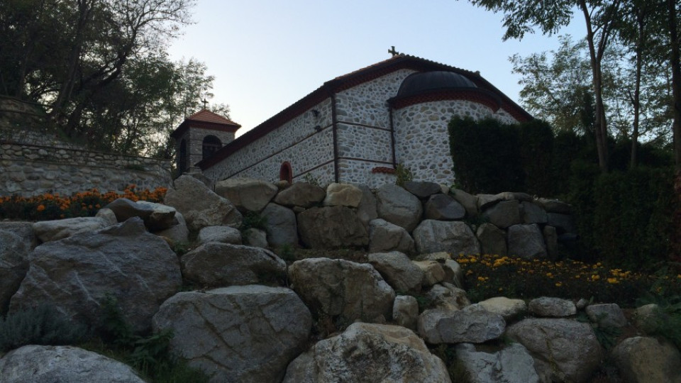 Църква на 15 века оживява в Мелник | StandartNews.com
