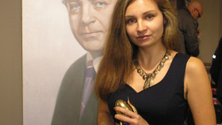 Журналистка грабна „Златното яйце" в поетичния конкурс „Веселин Ханчев"