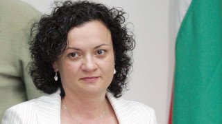Министър Василева няма да сваля мораториума за шистов газ