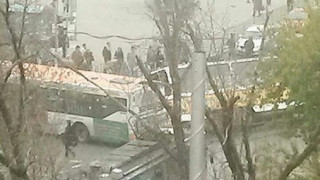 Трамвай и автобус се сблъскаха в София, има пострадали