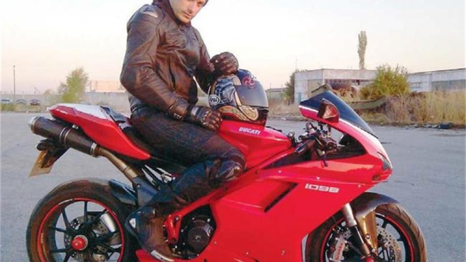 Карамазов станал моторист от завист | StandartNews.com