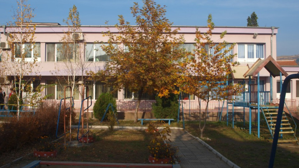 Строят басейн в забавачка | StandartNews.com