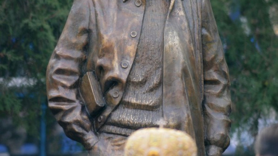 Паметникът на Марков открит от трима президенти | StandartNews.com