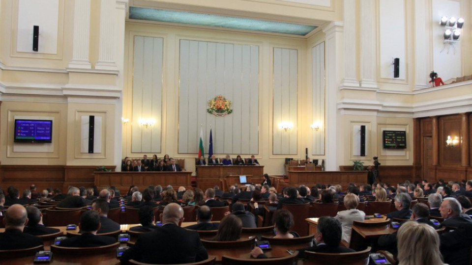 Народното събрание гласува оставката на зам.-председателя на КФН  | StandartNews.com