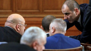 НС сне имунитета на четирима депутати