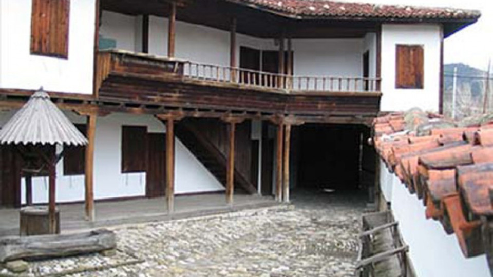 Обраха музея на Хаджи Димитър в Сливен | StandartNews.com
