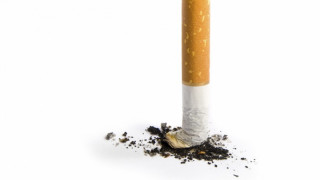 Доктори помагат на пушачи да зарежат цигарите