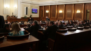Гласуват актуализацията на държавния бюджет и НЗОК