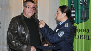 Двама с почетни медали за доблест в бедствието в Берковица