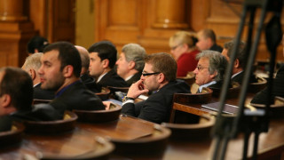 Депутатите няма да могат да сменят парламентарната си група 