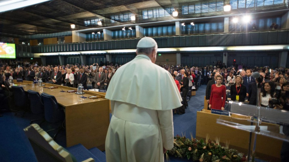 Папа Франциск: Гладът е на всеки ъгъл и трябва да бъде разпознат | StandartNews.com