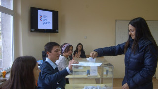 Ученици от Кърджали гласуват в референдум за младежко управление