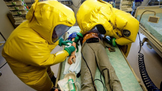 Благоевград получи защитни костюми за ебола