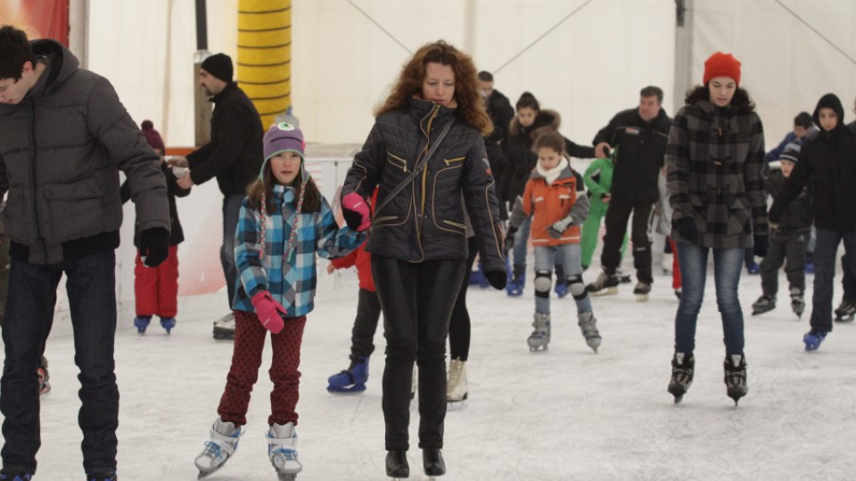 Ледена пързалка подаряват на старозагорските деца за Коледа | StandartNews.com