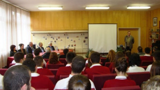 Урок по демокрация с ученици от Крумовград