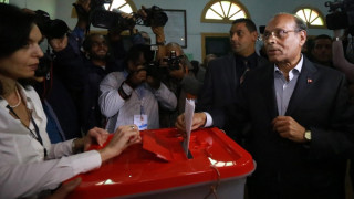 Тунис ще реши кой ще е президент с балотаж