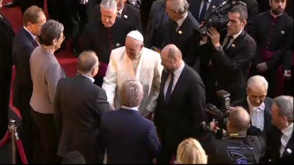 Папа Франциск е на посещение в Европейския парламент | StandartNews.com