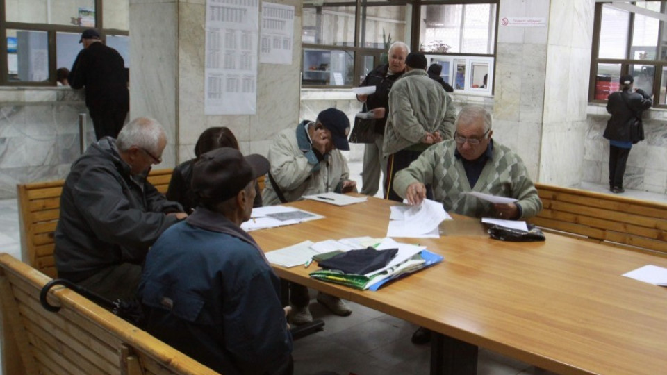 Без коледни добавки за всички пенсионери | StandartNews.com