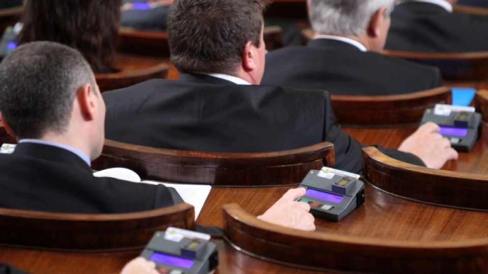 Парламентът одобри нов дълг до 4,5 млрд. лева | StandartNews.com