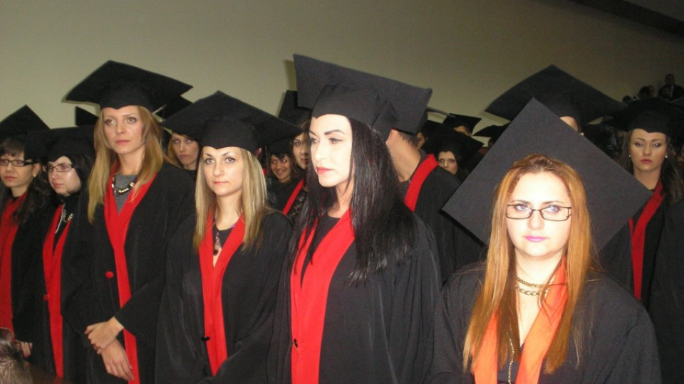 Младите лекари искат шанс да останат в България | StandartNews.com