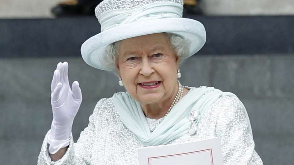 Кралицата уволни готвача си заради запой | StandartNews.com
