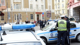 Полицаи пазят от кражби вложителите в КТБ