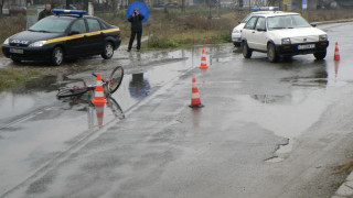 Кола блъсна велосипедистка на улицата в Казанлък