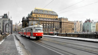 Лед спря трамваите на Прага за пръв път