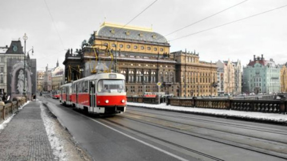 Лед спря трамваите на Прага за пръв път | StandartNews.com