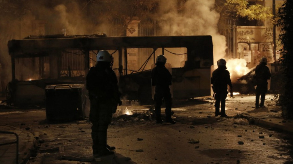 Безредици в Атина след протестно шествие | StandartNews.com